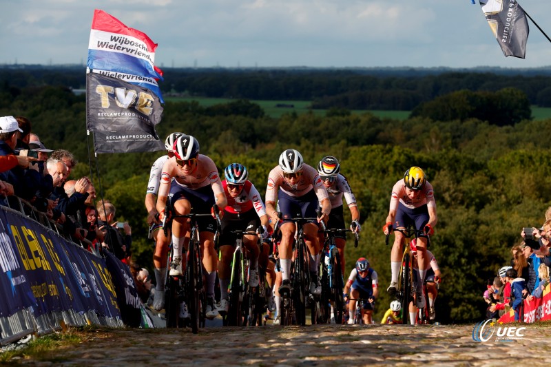 2023 UEC Road European Championships - Drenthe - Elite Women's Road Race - Mappel - Col Du VAM 131,3 km - 23/09/2023 - Demi Vollering (Netherlands) - Lorena Wiebes (Netherlands) - photo Luca Bettini/SprintCyclingAgency?2023
